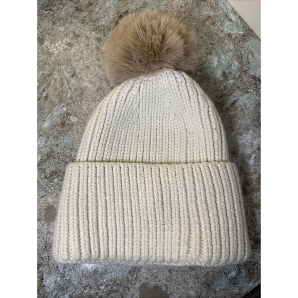 Steve Madden Ivory Knit Winter‎ Beanie! MINT CONDITION! - Picture 4 of 5